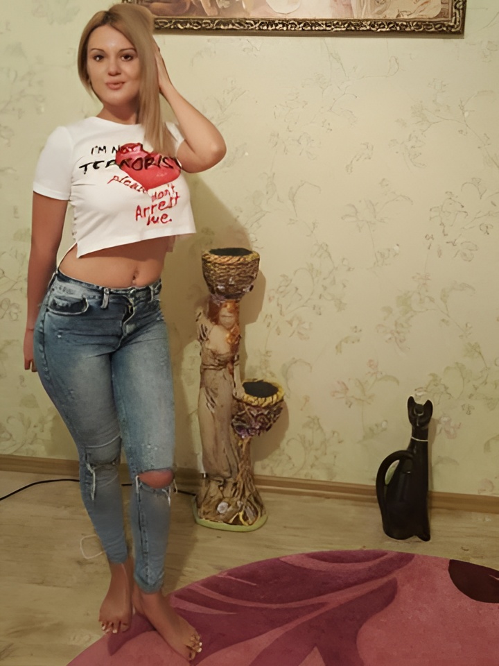 Юлия привлекальеная девушка из Сальск цена от 2000 руб